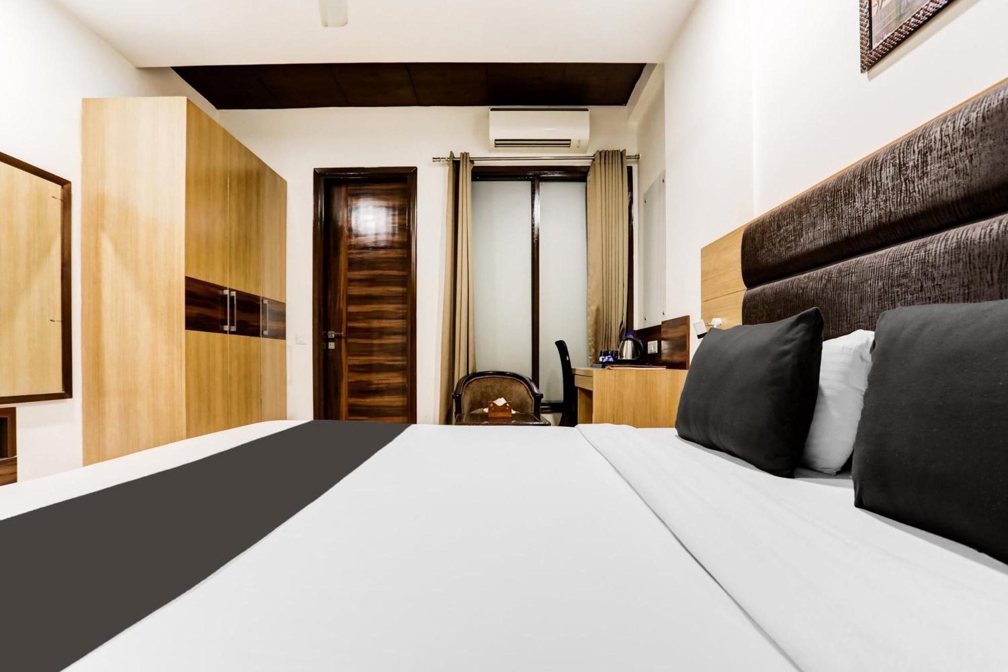 O Jmk Hotel 3*